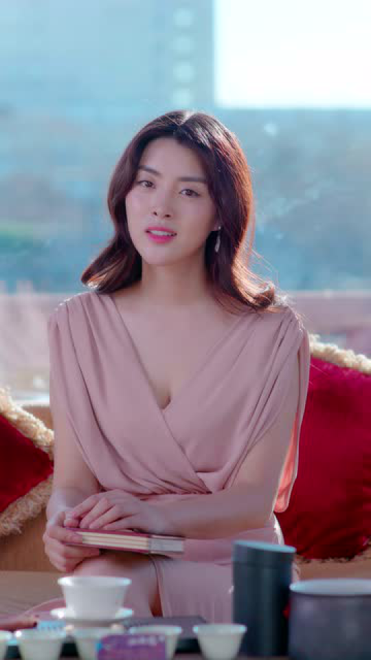 美女读诗第1期:余薇薇《爱》罗伊克里夫特