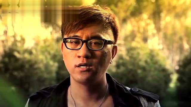 大哲最伤感情歌《忘记伤痛忘记你》