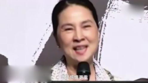 成龙谈林凤娇：我有很多女朋友 她怀孕才结婚