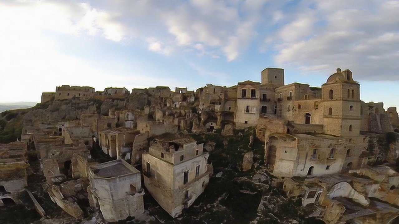 一座被人们遗弃的荒凉城市 全城争相逃离后至今没有人烟