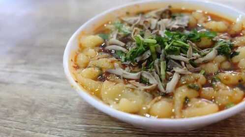 南方人没吃过的玉米面蝌蚪凉粉,酸爽解渴又开胃,一气吃光一大碗