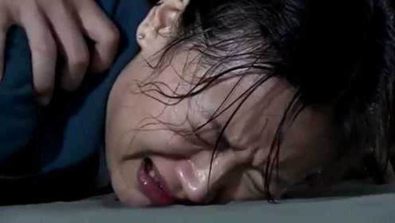 看汉奸如何审讯美女，酷刑让人心疼一万点，太变态了_腾讯视频
