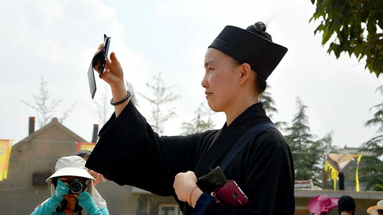 青岛崂山太清宫汉柏高龄两千岁崂山道士穿墙术体现了道家的理想