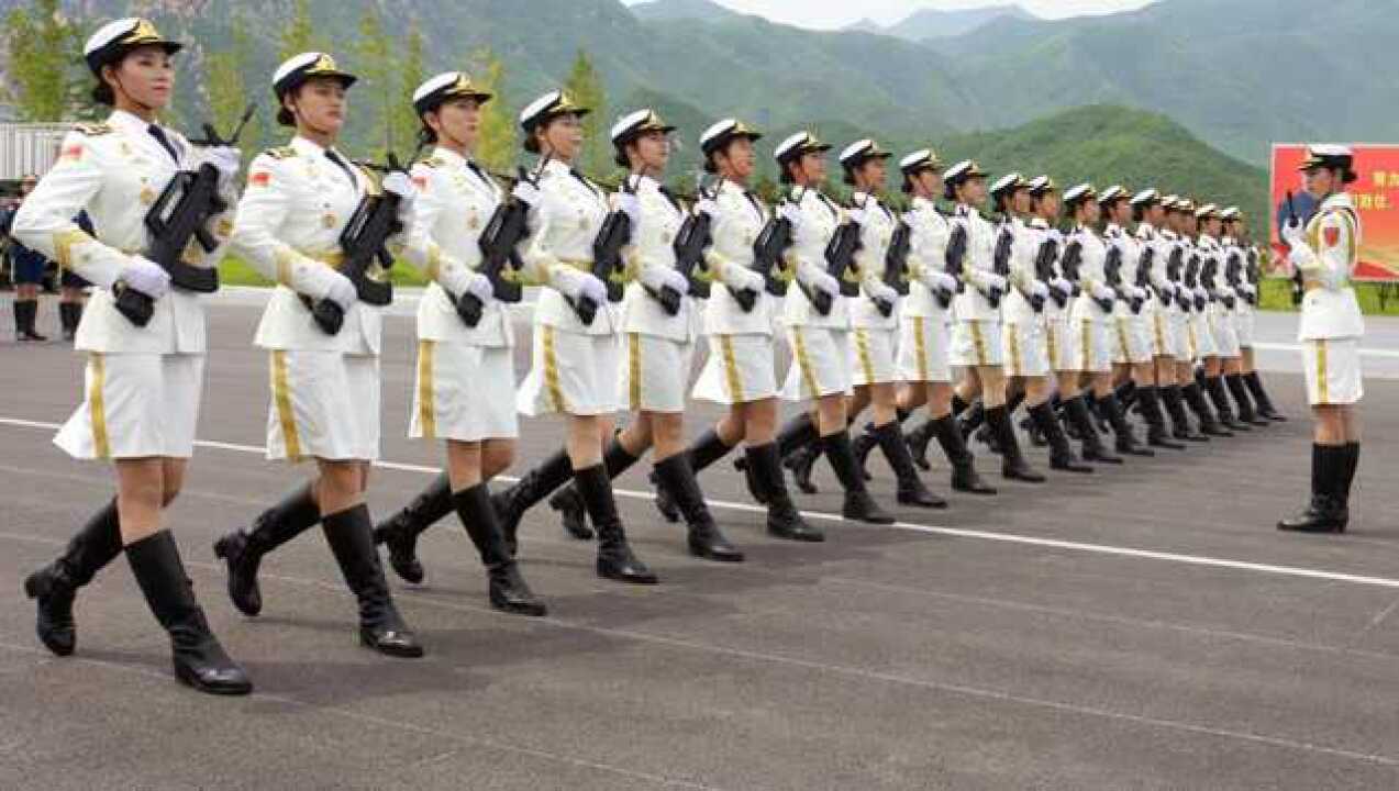 中国仪仗队女兵全是大长腿 她们不仅仅只会踢正步_腾讯视频
