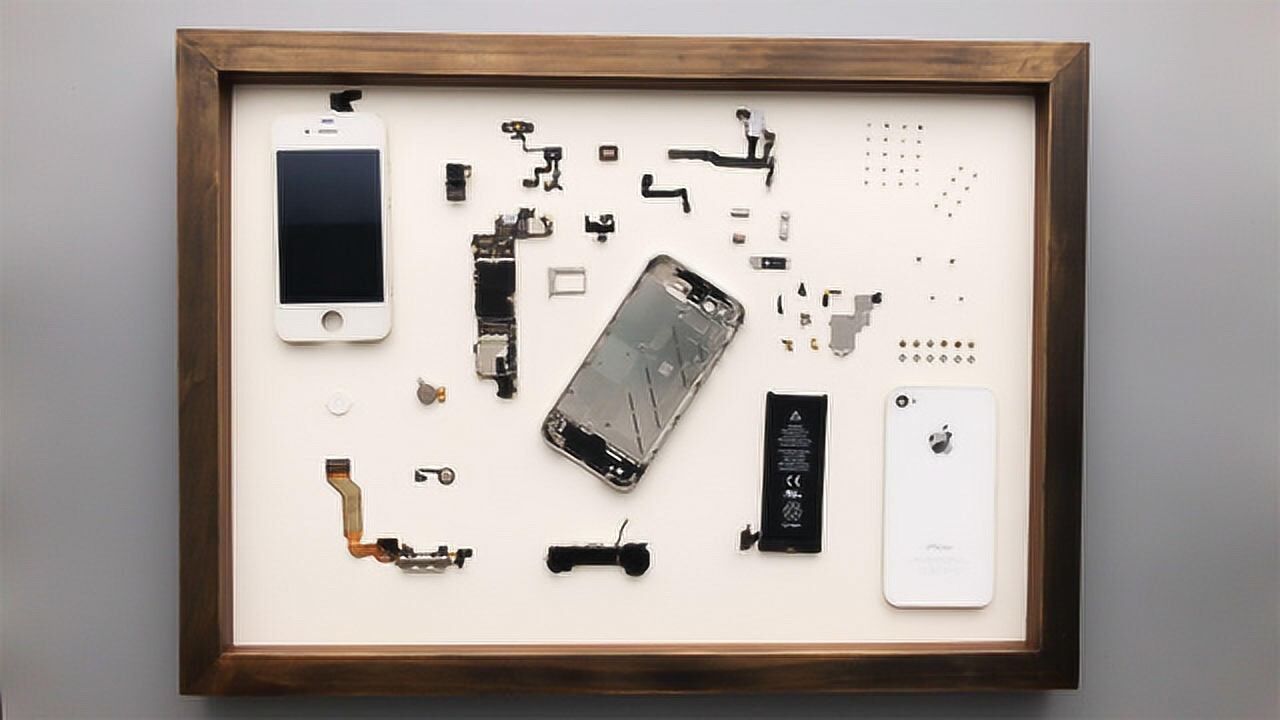 用了5年的iphone4s被拆成零件装在画框里实在太好看了