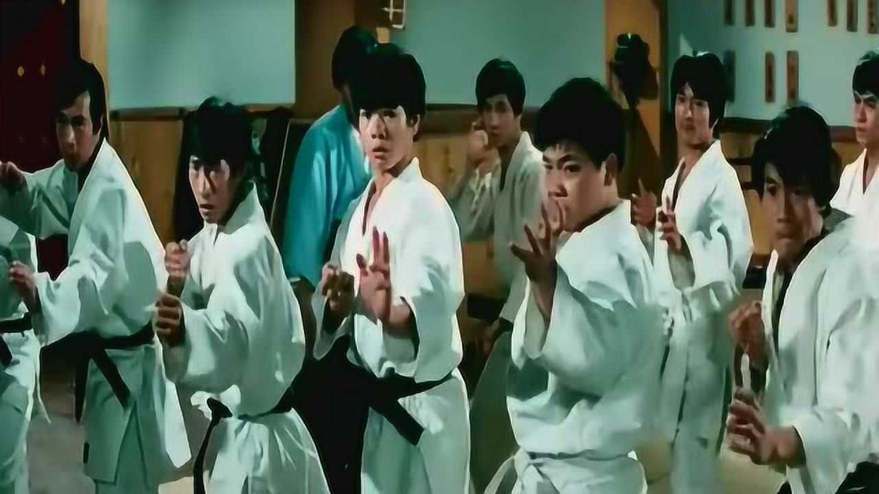 李小龙孤身奋战前往日本武馆暴打日本鬼子看着真过瘾
