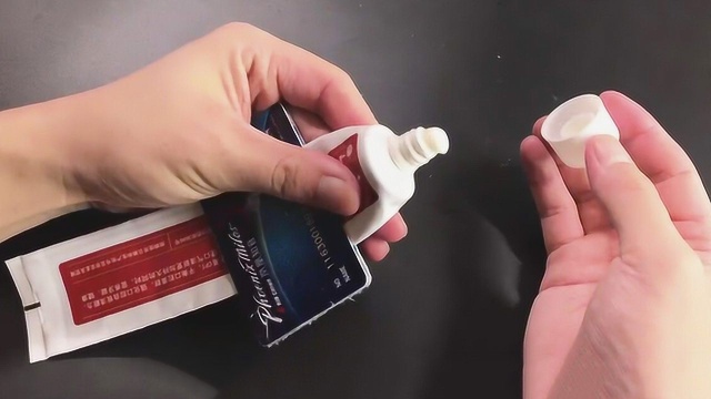 废旧卡片做的"挤牙膏神器"太好用了,再也不怕牙膏会浪费了!