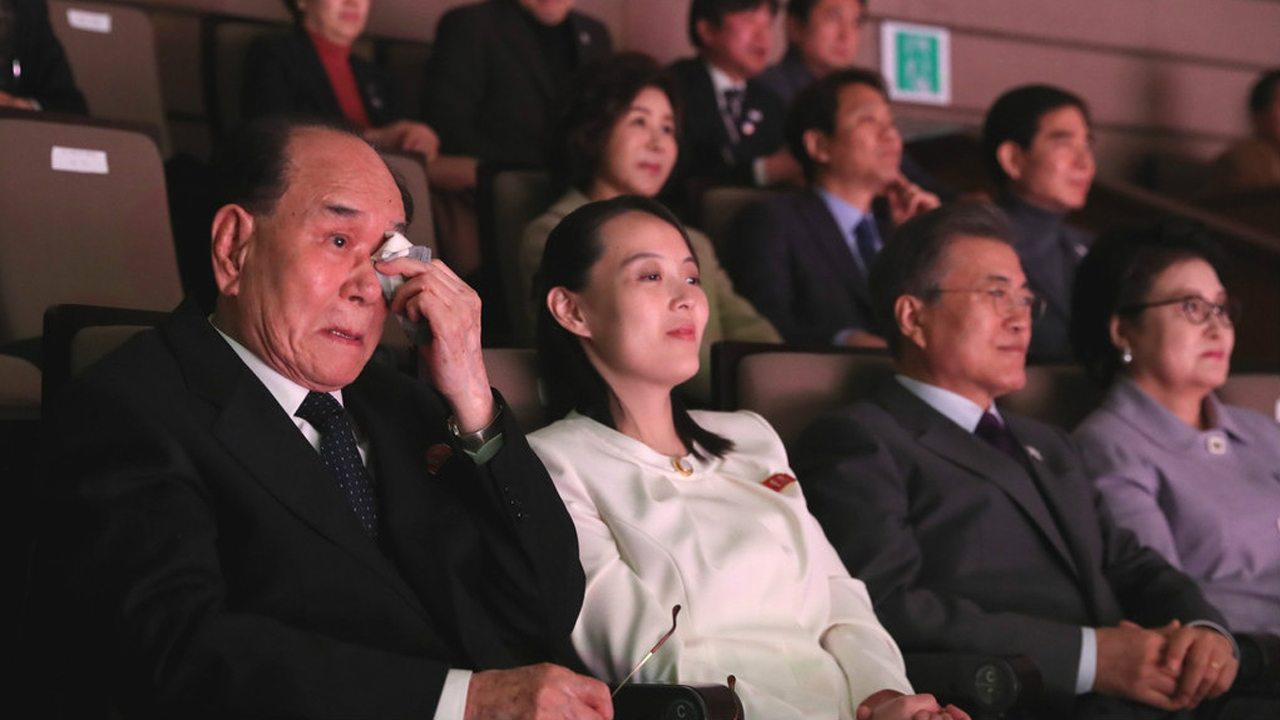 玄松月 金与正与文在寅同看演出玄松月登台献艺