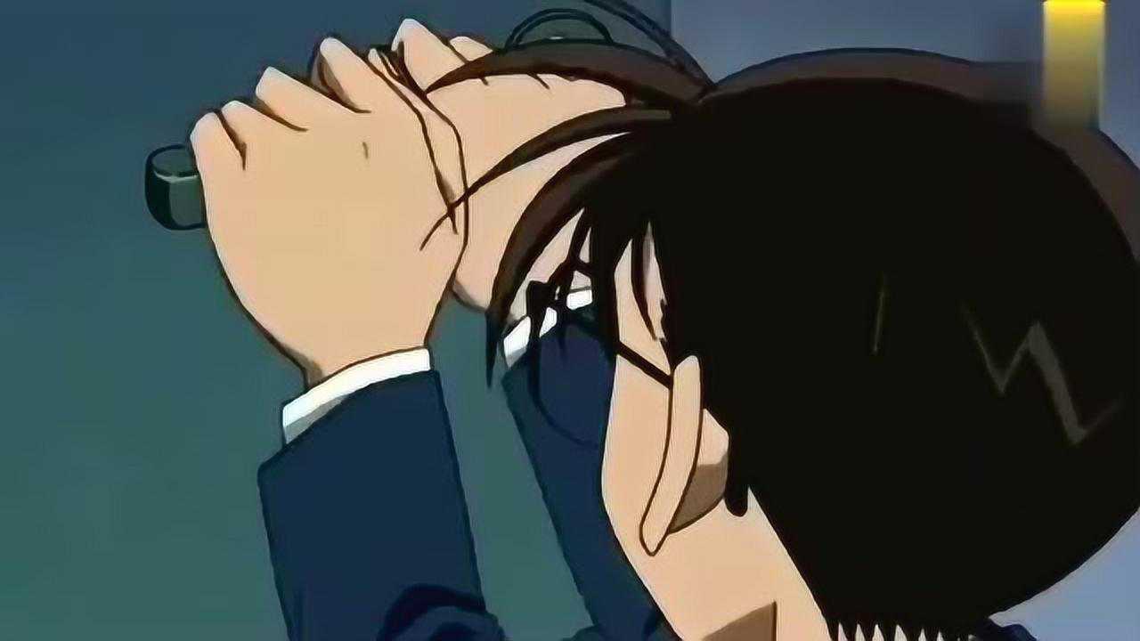 工藤新一和柯南传同时出现究竟哪一个是怪盗基德假扮的