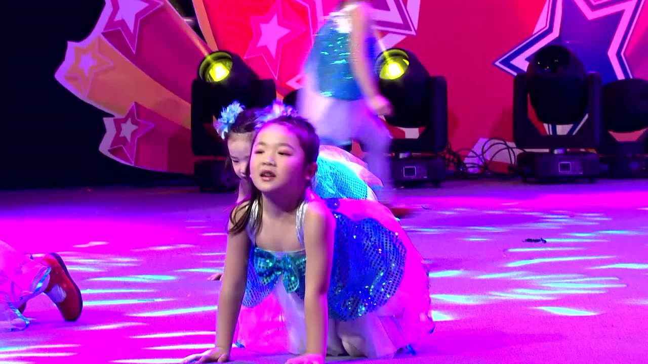 贵州少儿春晚《得啵得啵得》圃田美佳幼儿园小悦悦视频2018版