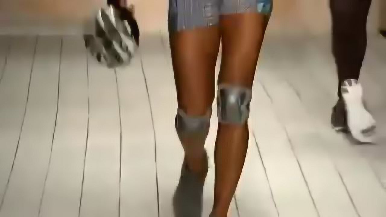 美女更衣室换内衣美女走秀_腾讯视频