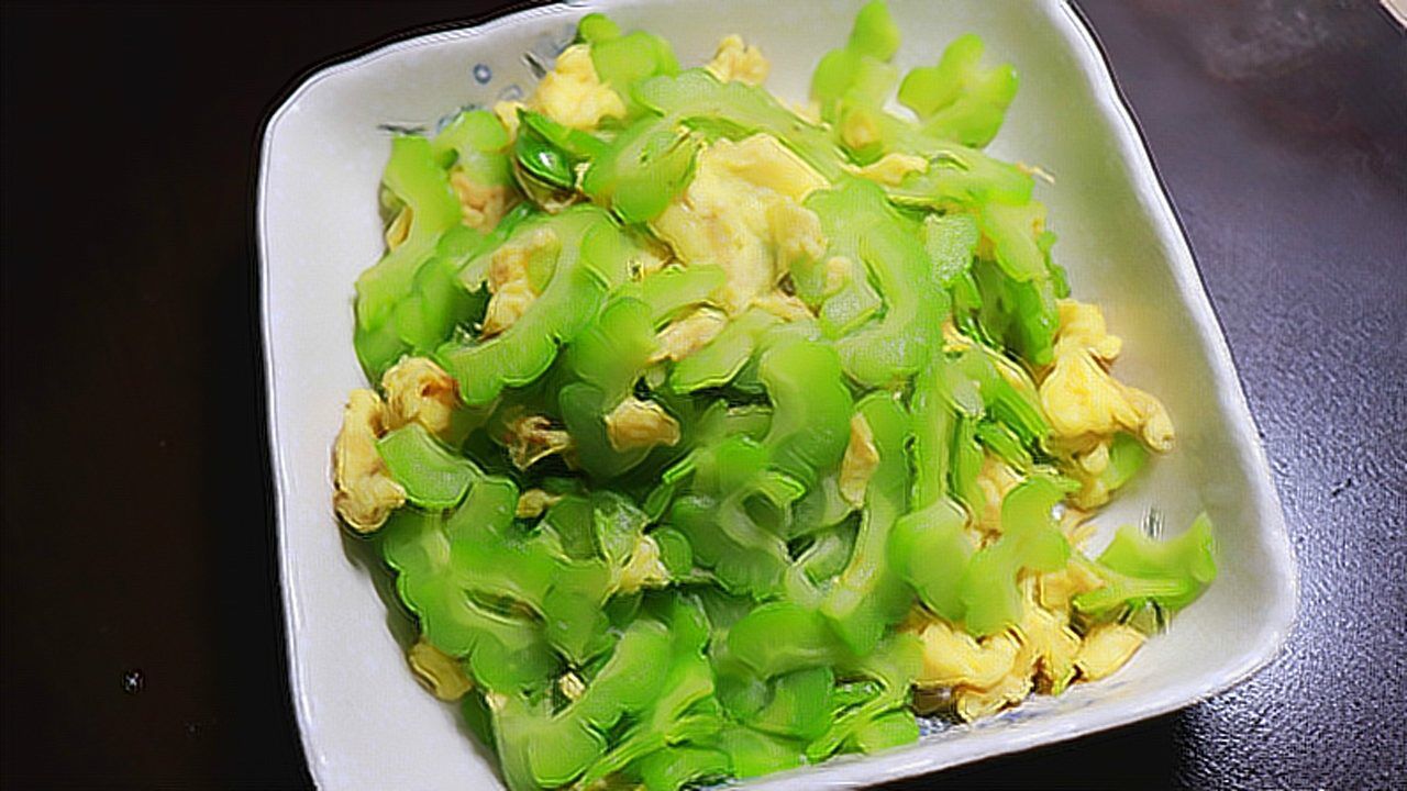 苦瓜炒鸡蛋(苦瓜炒鸡蛋怎么炒好吃)