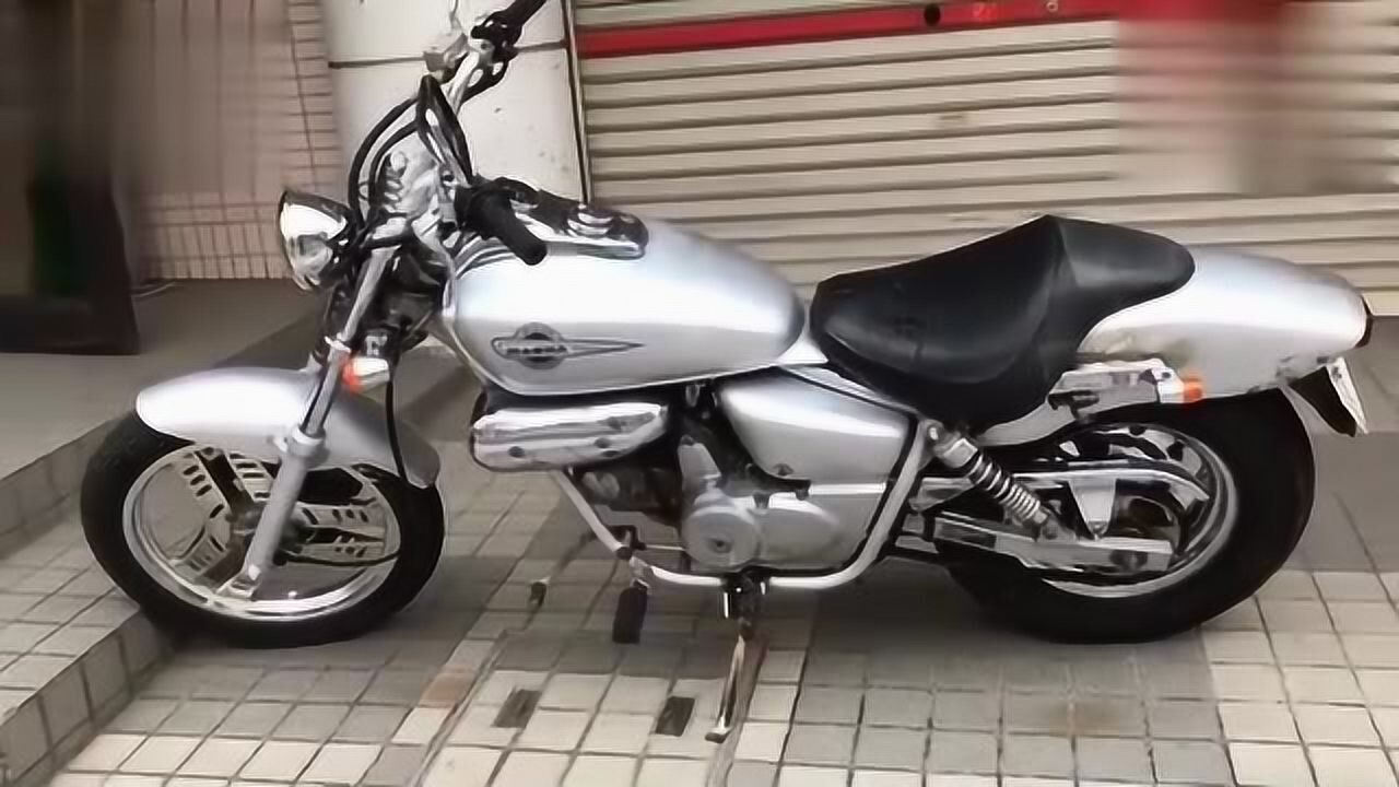 本田经典的太子摩托车,只有50cc排气量,车龄近30年骑着依旧有劲