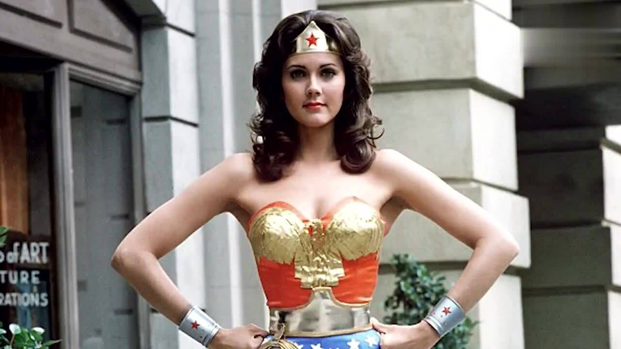 神奇女侠电影从1975到2017,42年的转变史,一代比一代漂亮_腾讯视频