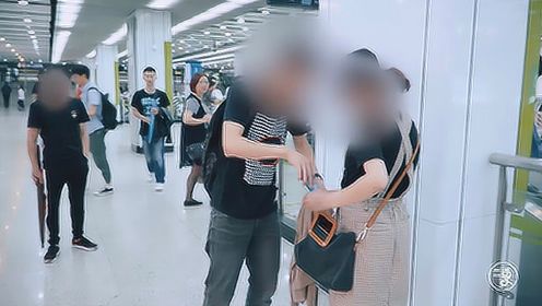 实拍便衣警察上海地铁站反扒全过程，秒识女扒手伎俩，物归原主