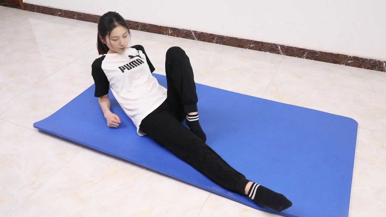 每天平躺双腿放平,伸缩99次,一个月瘦掉你的大腿赘肉