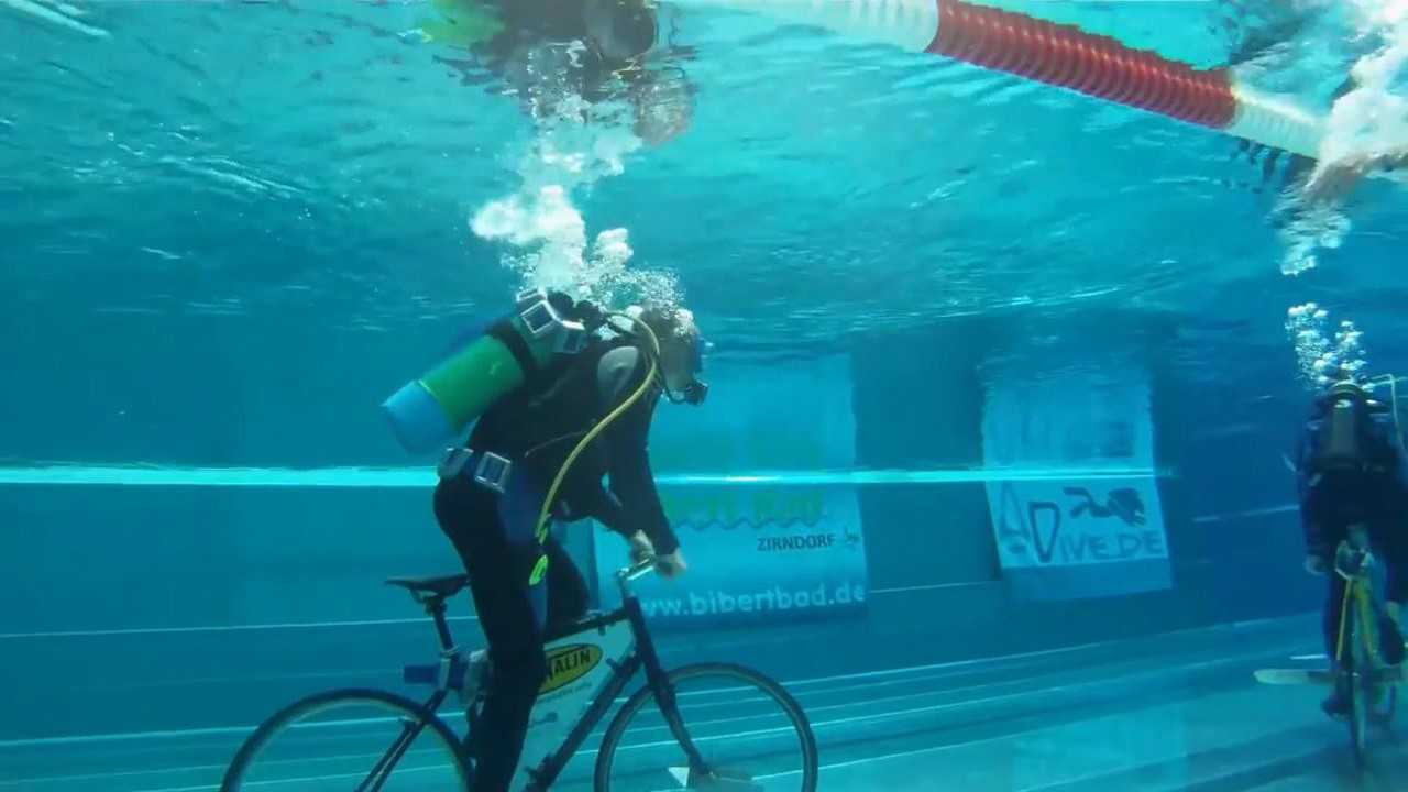 水下骑自行车是什么感觉?一起来体验一下!