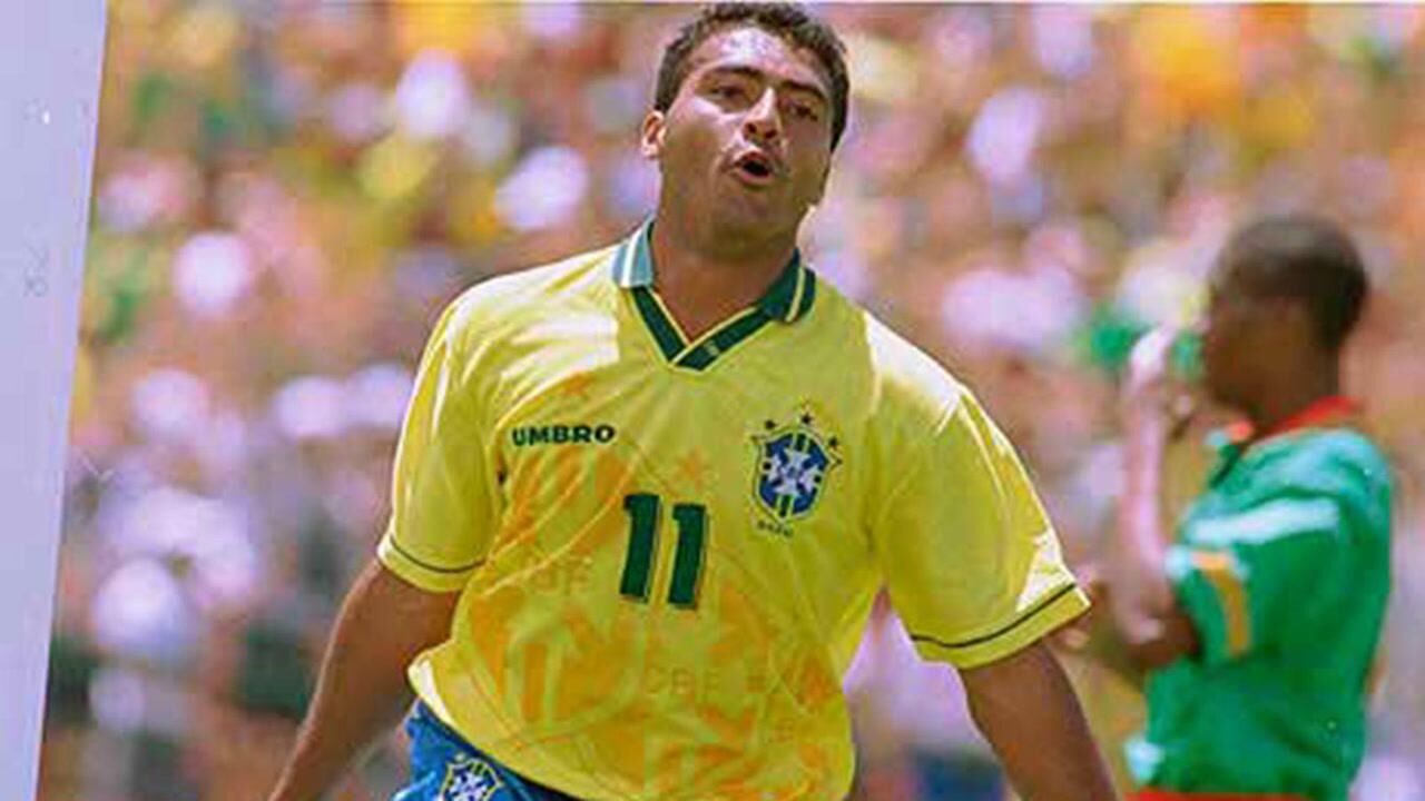 全景足坛罗马里奥是天生踢球的命每一次射门都轻松写意