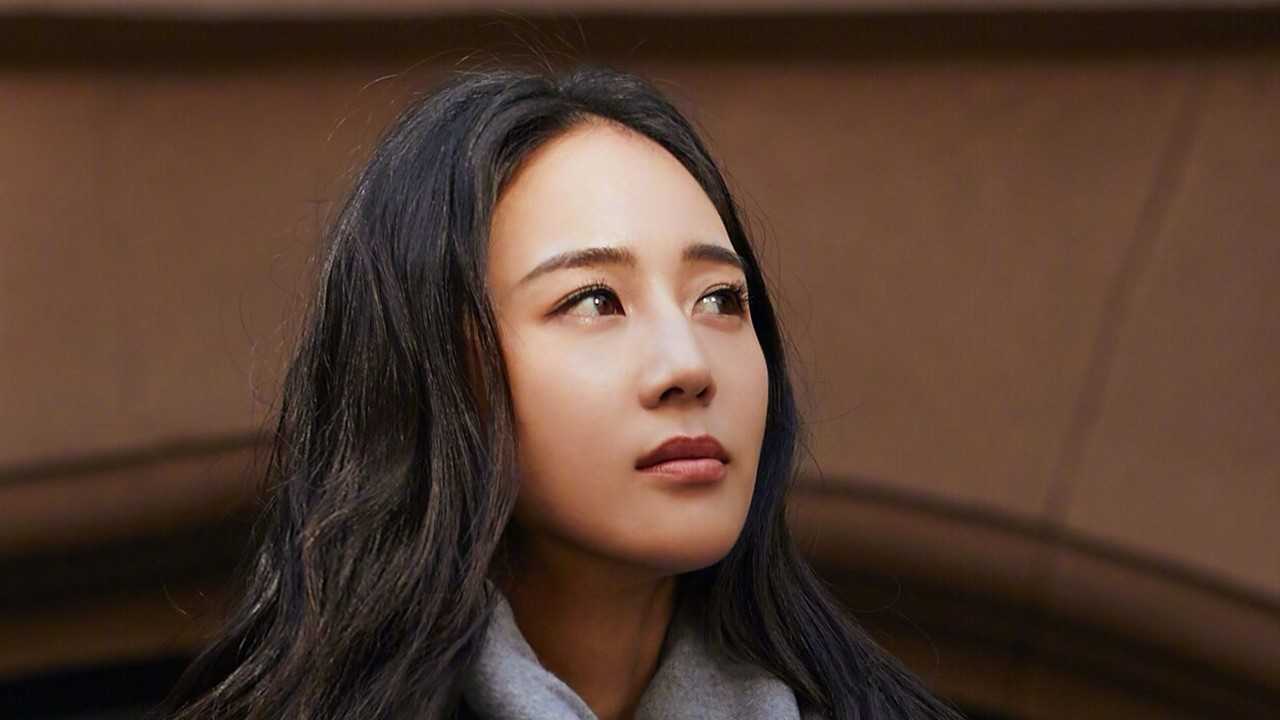 张钧甯晒初秋照盛世美颜文艺女青年 星星在天上而你在心中