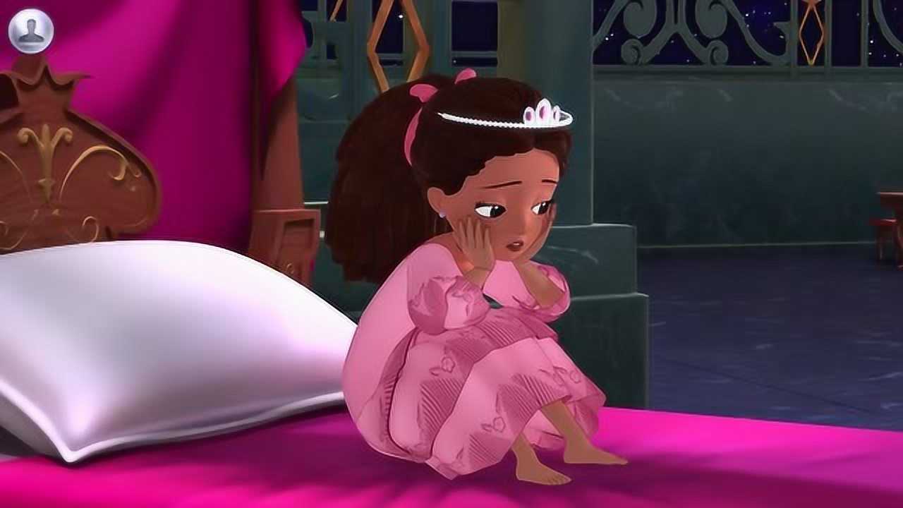 小公主苏菲亚:不知道发生了什么,小公主难过的坐在床上.