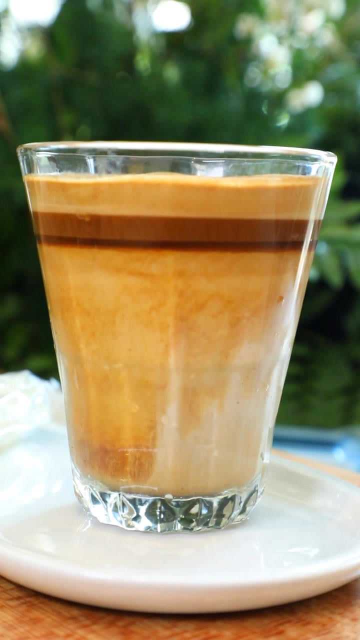 终于喝到网红max咖啡有冰火两重天的口感还能用棒棒糖搅拌