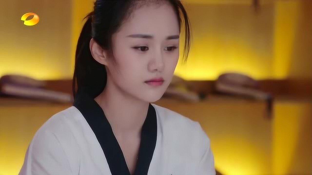 旋风少女第二季经历了感情挫折的百草心里十分的难过