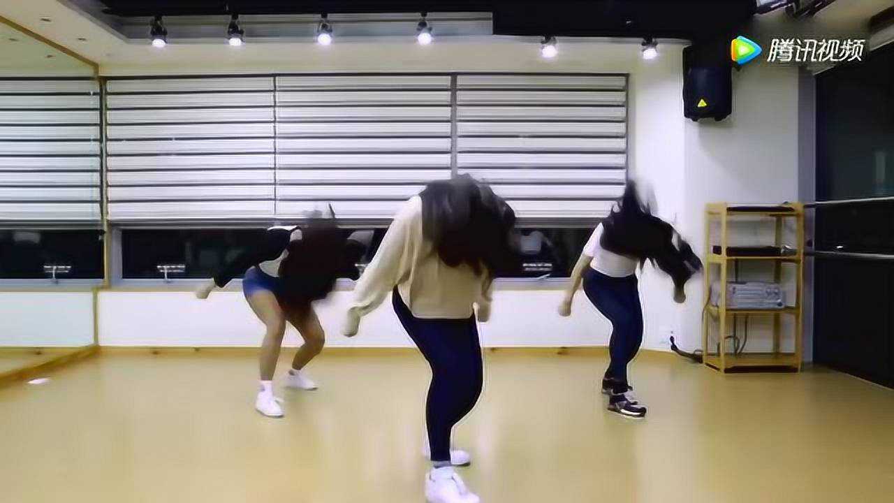 韩国搞笑歌曲打电话舞蹈