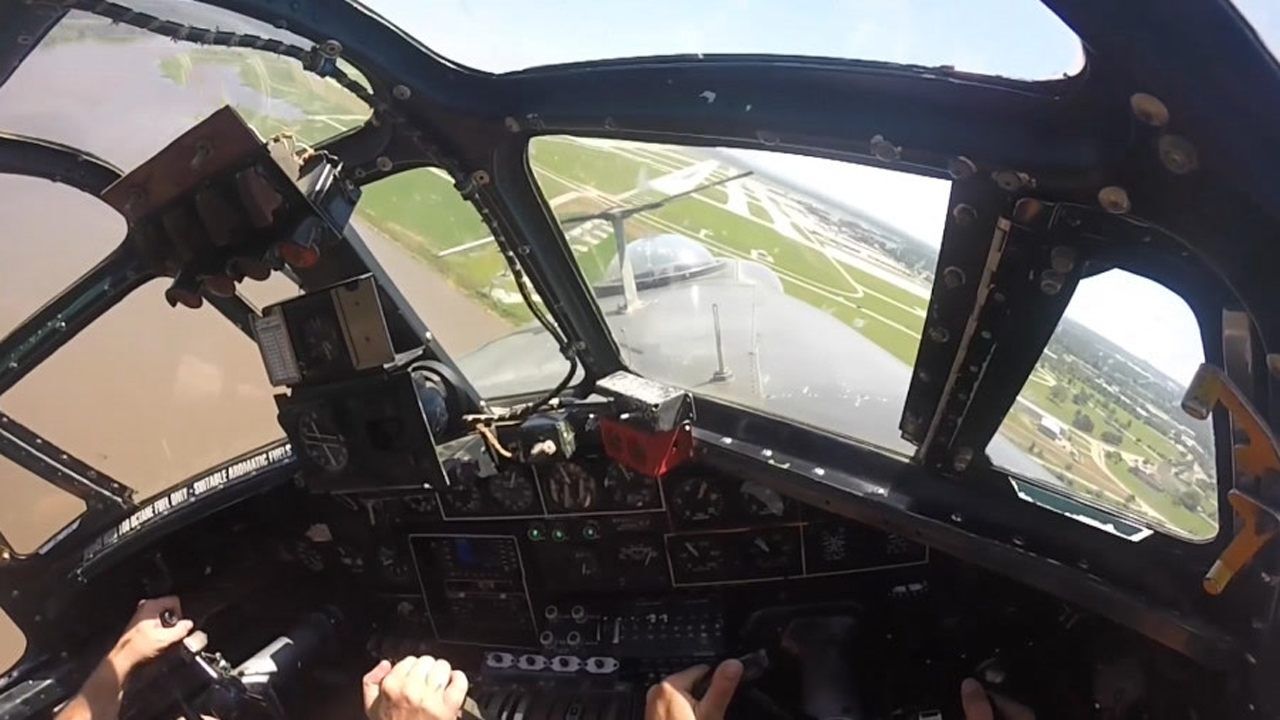实拍b-24"解放者"轰炸机驾驶舱起降全过程_腾讯视频