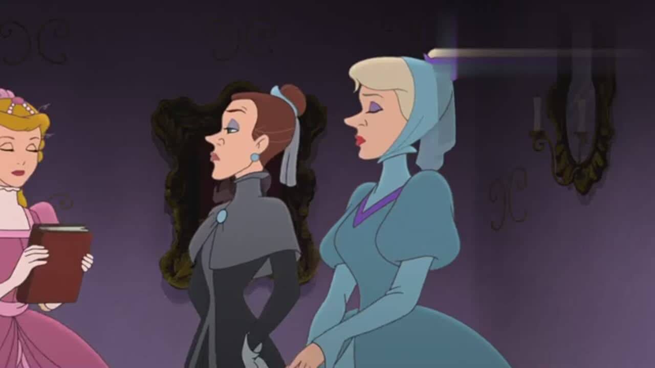 灰姑娘2仙度瑞拉当上王妃却遇到许多麻烦事委屈的大哭