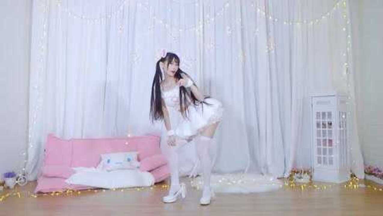 清纯有活力的小美女穿白丝秀舞技，这首《学猫叫》看的心都化了_高清