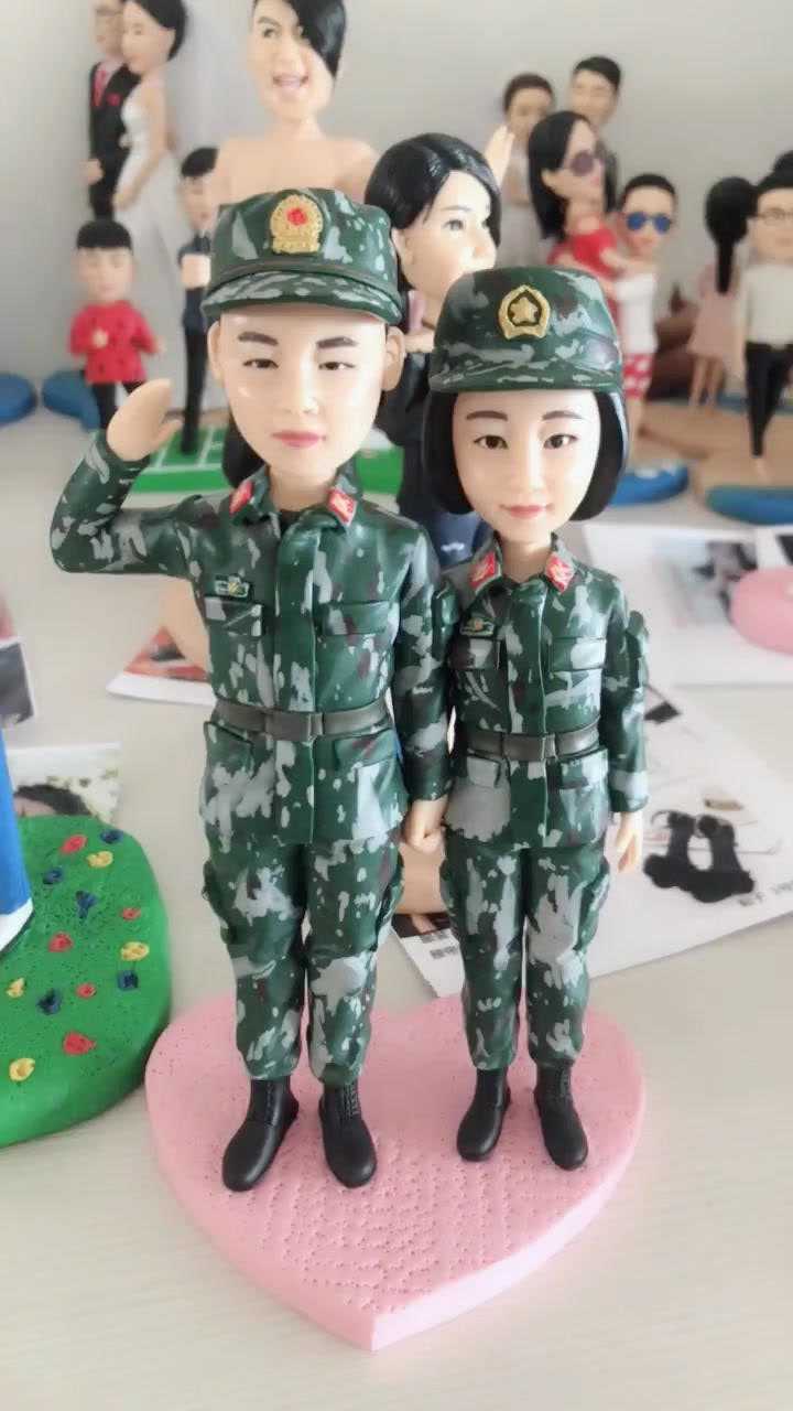 手工做的军人情侣