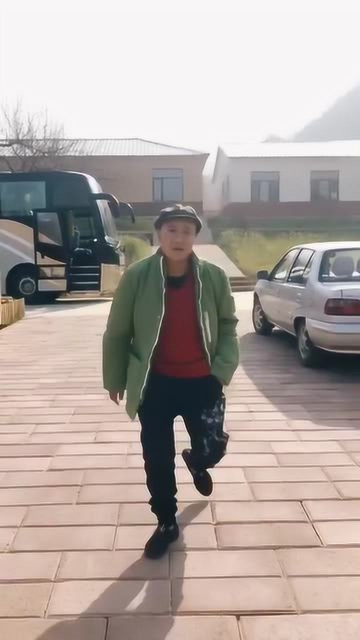 尼古拉斯赵四王者归来,这走路的样子真的不要太拽