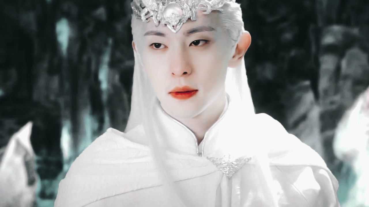 邓伦早年还给宁维凯做过配角,演了个白发老妖精,哈哈好搞笑