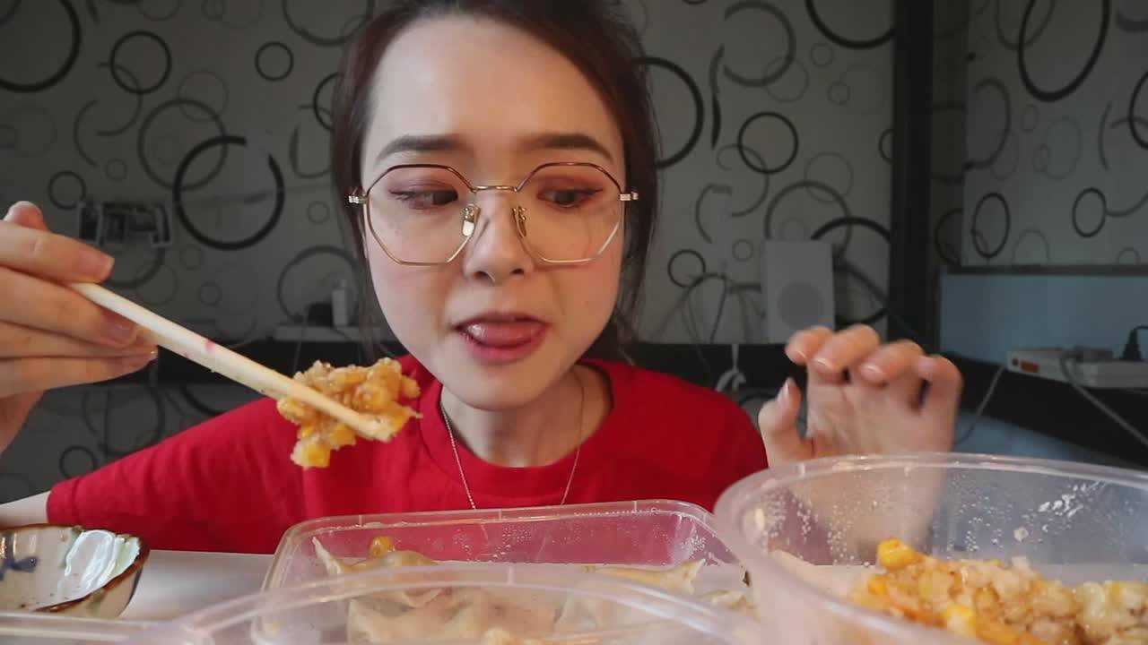 深夜食堂开吃了,这嘴简直暴风吸入,你能吃的完吗_腾讯视频