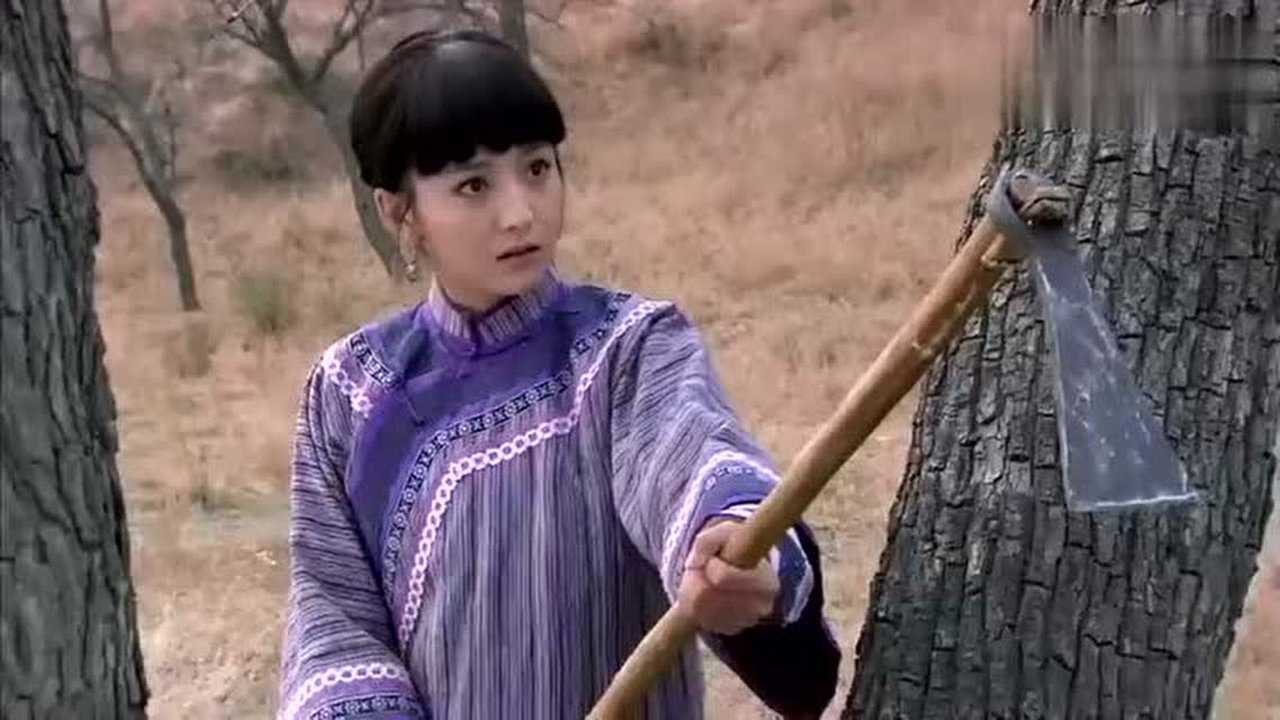 刀客家族的女人莲花一个人对着亲哥的坟墓念念叨叨真是可怜