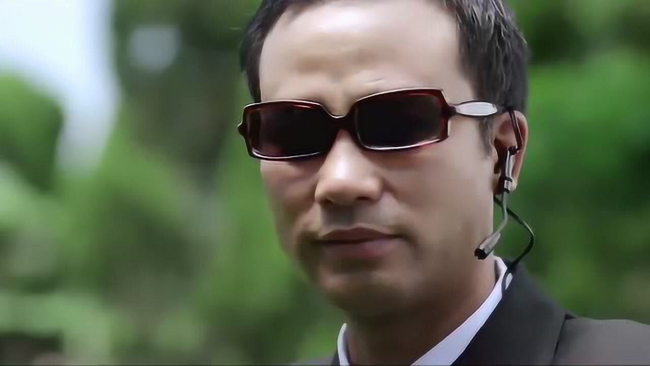 张子豪的军火被抄了这时张子豪怒了这样做任达华演的真霸气