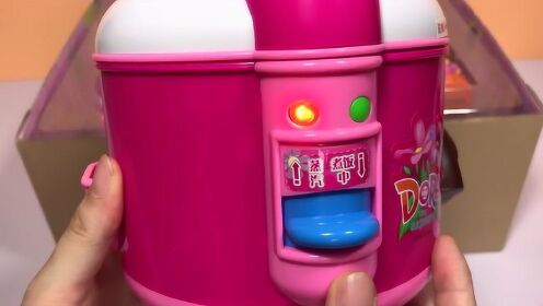 《丁丁鸡爱玩具》猪小妹的神奇电饭煲，打开电源可以冒水蒸气呢！