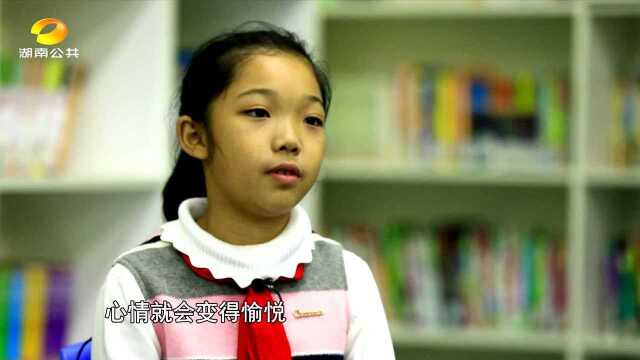 1225“小才女”李思颖:乐学有礼 酷爱书法