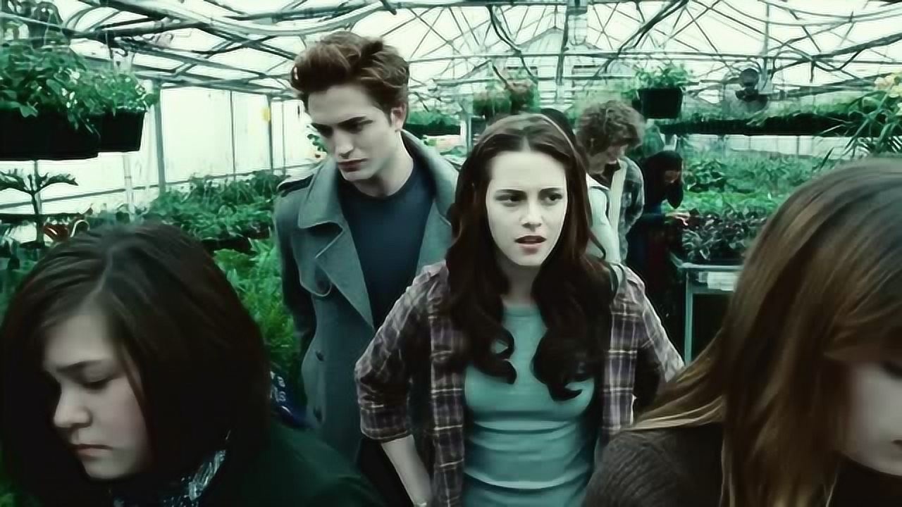 暮光之城:贝拉与男同学出去跳舞,爱德华吃醋了,他的样子很可爱