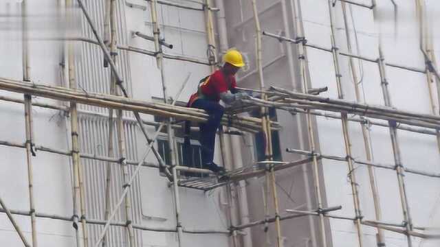 外国的脚手架这样安装还觉得很安全,咱中国的才叫结实