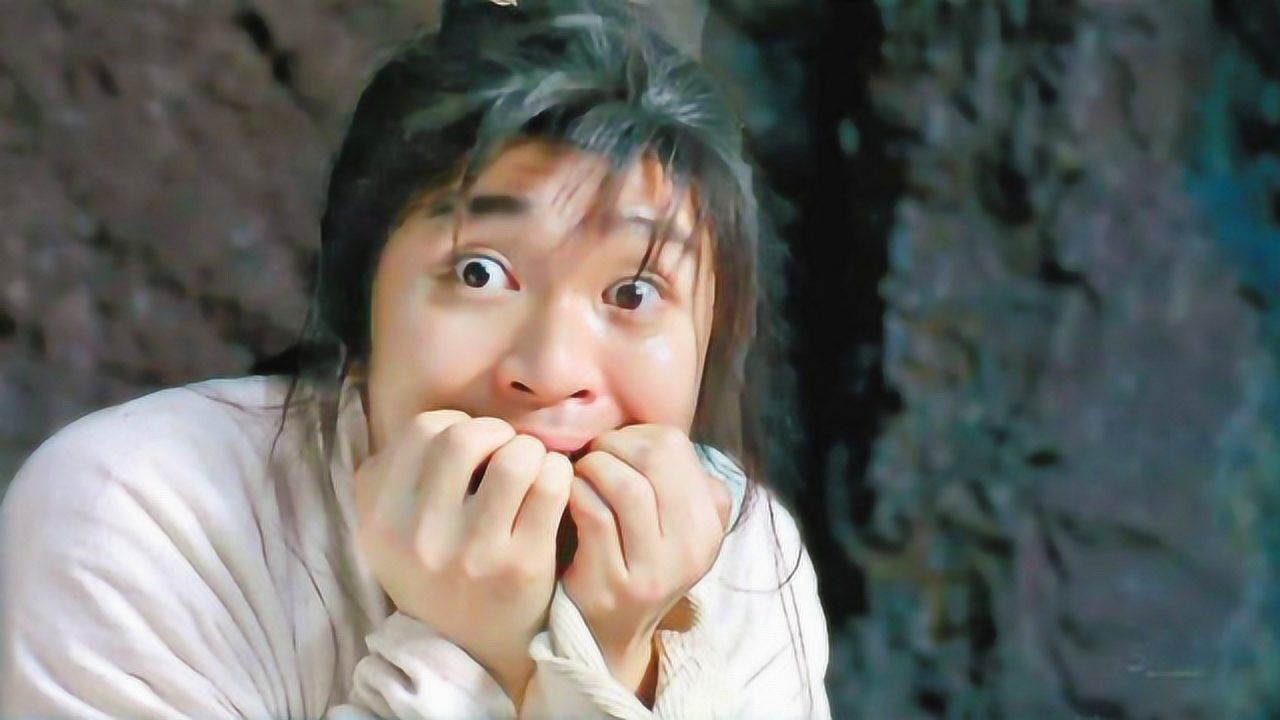 微博之夜典礼上周星驰上台时冯小刚表情一脸冷漠