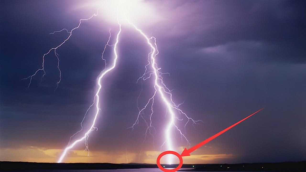闪电掉海里能电死多少鱼?物理老师的理论上场了!答案颠覆认知!_高清1080P在线观看平台_腾讯视频