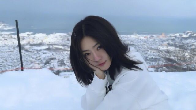 邓家佳离婚后首晒照 雪山上留影美丽冻人并称要一路向前