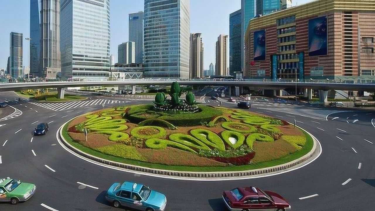 为什么城市里的大转盘,慢慢都被红绿灯取代了?今天终于明白了
