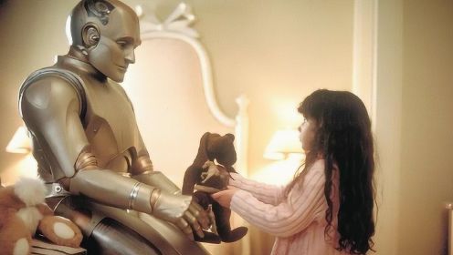 男人购买机器人照顾女儿，没想到机器人有了情感，还娶了他曾孙女