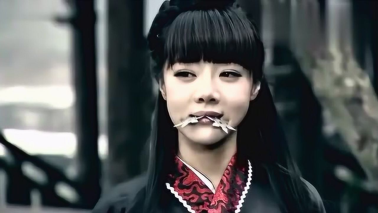 千手观音唐悠悠用嘴接飞镖奈何江湖险恶防不胜防太恶心了