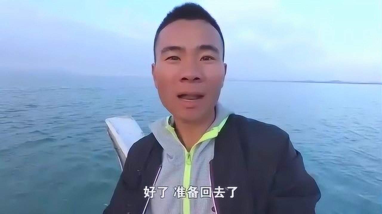 渔人阿烽阿烽下岛赶海下地笼抓到超大青蟹回家炖酸菜鱼味超鲜