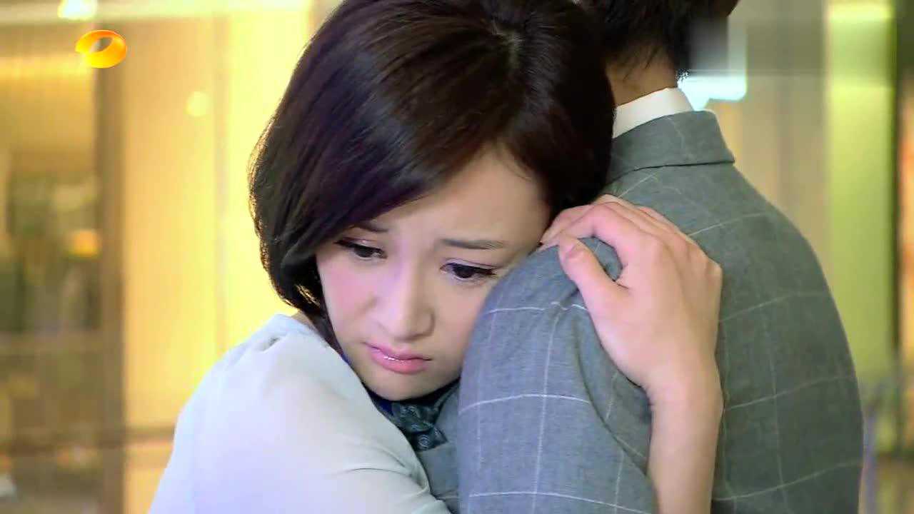 胜女的代价:晓洁看到汤俊跟楚楚抱在一起,生气转过脸