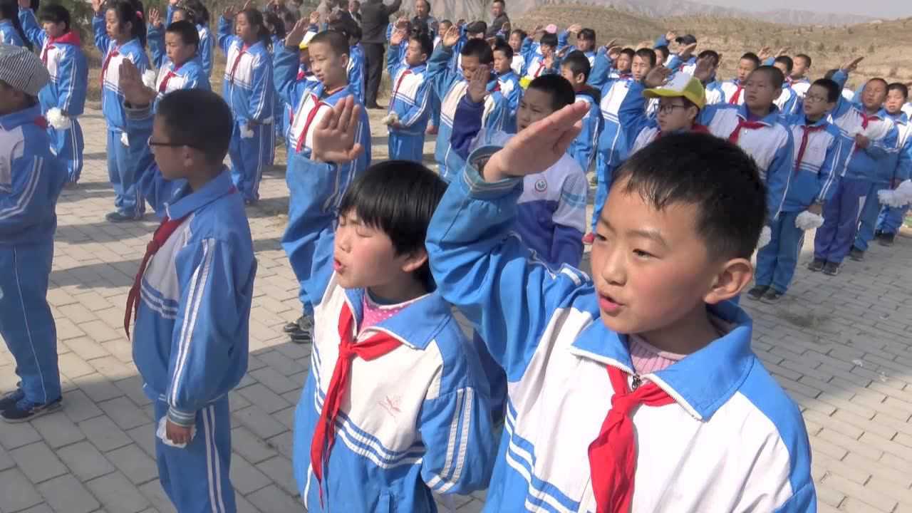 郭城驿镇中心小学清明节扫墓主题教育活动