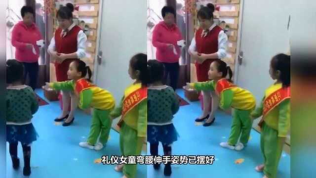 女童“海底捞式”迎宾上热搜 幼儿园:她是礼仪小明星